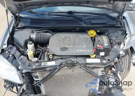 2016 Chrysler Town & Country Limited z USA, uszkodzony, nr VIN 2C4RC1JG8GR111265